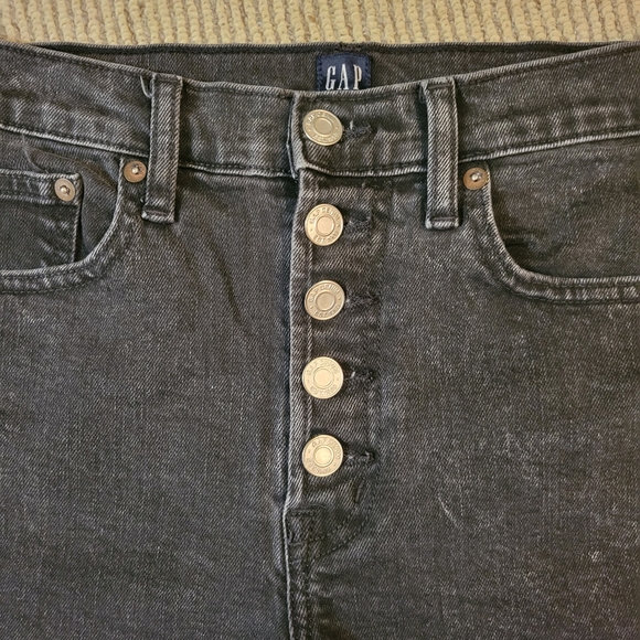 GAP High Rise 4" Shorts - Picture 2 of 4